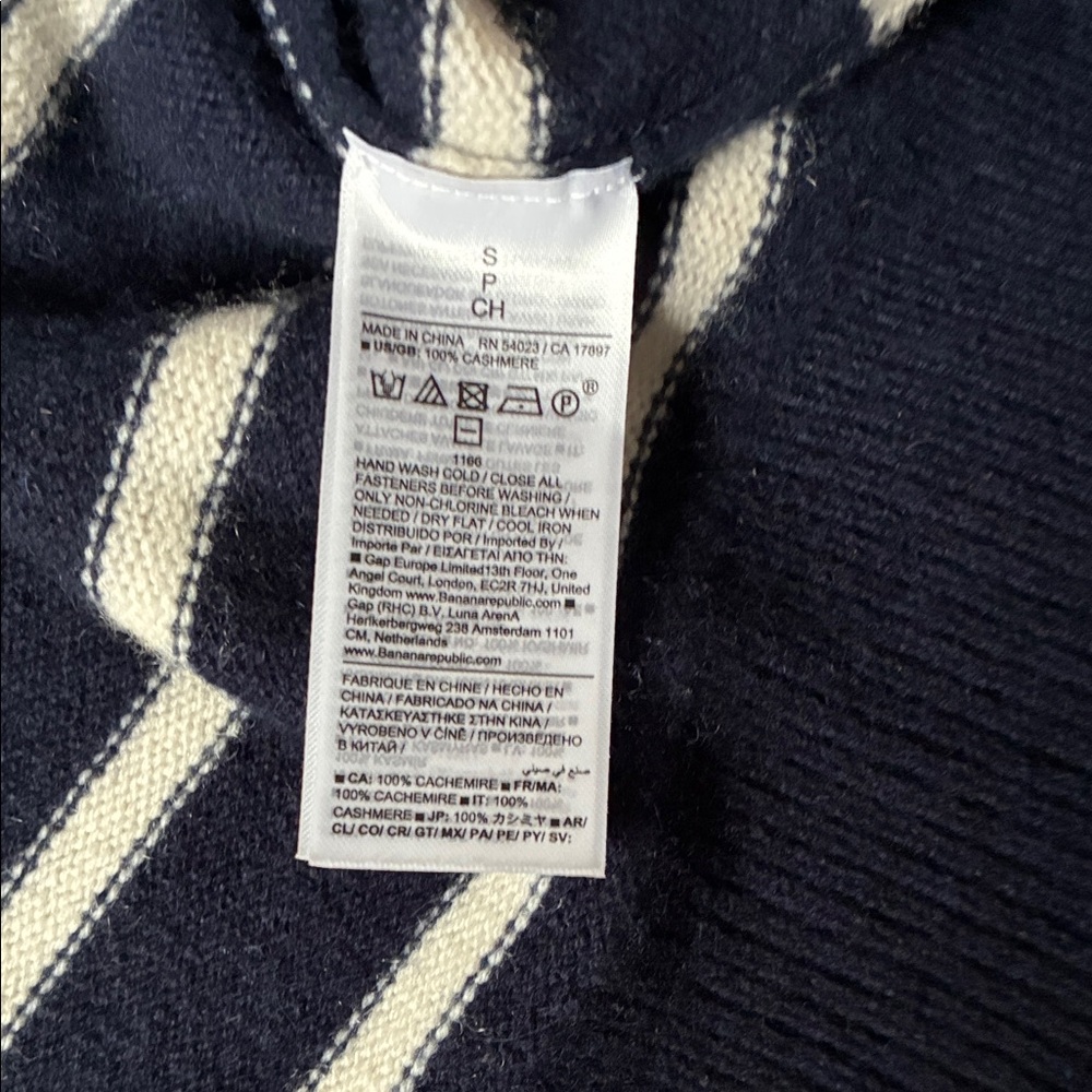 Banana Republic navy Cashmere Sweater - Picture 3 of 3